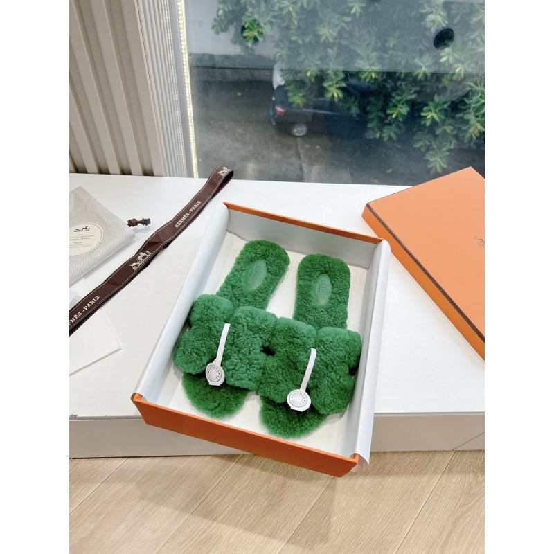 H**mes slippers
